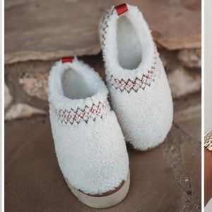 CHILL MOOD CREAM SHERPA SLIPPER